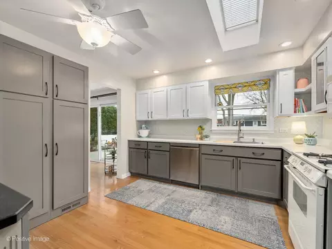 Kitchen - 110 59th St, Willowbrook, IL 60527 photo 4 of 4