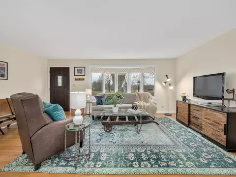 Living - 110 59th St, Willowbrook, IL 60527 photo 1 of 6