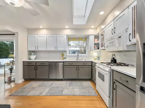 Kitchen - 110 59th St, Willowbrook, IL 60527 photo 3 of 4
