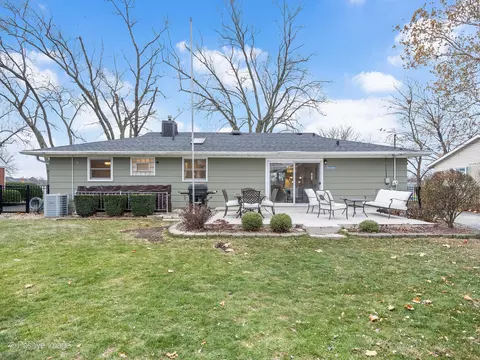 Exterior - 110 59th St, Willowbrook, IL 60527 photo 3 of 4
