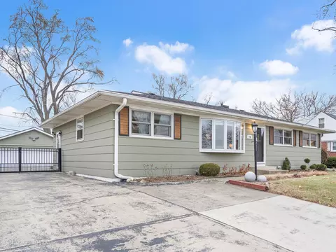 Exterior - 110 59th St, Willowbrook, IL 60527 photo 2 of 4