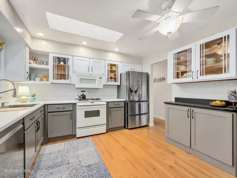 Kitchen - 110 59th St, Willowbrook, IL 60527 photo 2 of 4