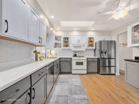 Kitchen - 110 59th St, Willowbrook, IL 60527 photo 1 of 4