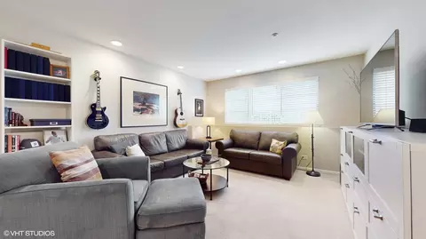 Living - 656 Astor Ln, Wheeling, IL 60090 photo 4 of 4