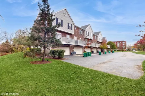 Exterior - 656 Astor Ln, Wheeling, IL 60090 photo 3 of 4