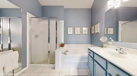 Bath - 656 Astor Ln, Wheeling, IL 60090 photo 1 of 3