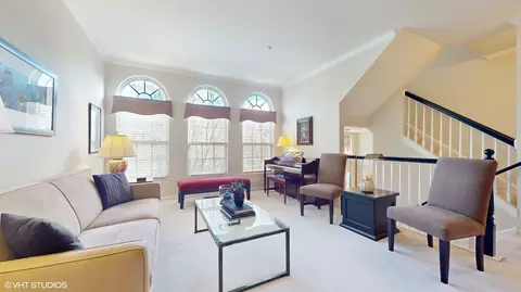 Living - 656 Astor Ln, Wheeling, IL 60090 photo 2 of 4