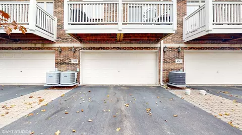 Exterior - 656 Astor Ln, Wheeling, IL 60090 photo 2 of 4