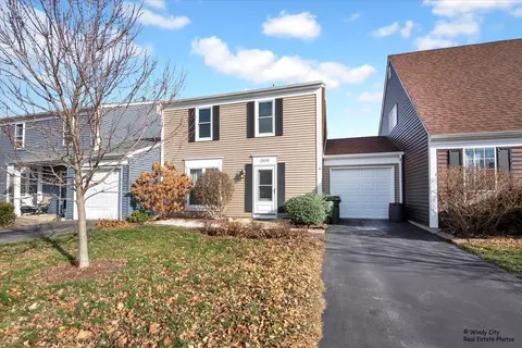 3 S093 Briarwood Dr #3, Warrenville, IL 60555
