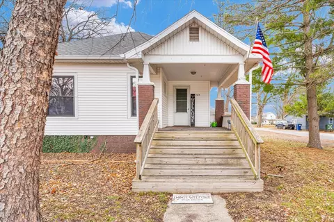 309 S Hopkins St, Newman, IL 61942