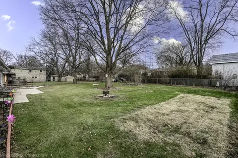 Exterior - 509 Summit St, Algonquin, IL 60102 photo 2 of 6