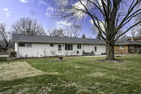 Exterior - 509 Summit St, Algonquin, IL 60102 photo 3 of 6