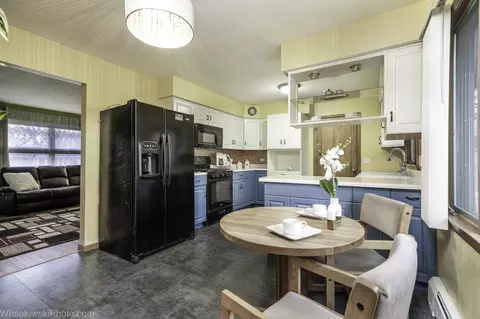 Kitchen - 509 Summit St, Algonquin, IL 60102 photo 1 of 4