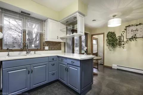 Kitchen - 509 Summit St, Algonquin, IL 60102 photo 2 of 4