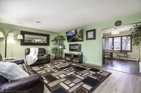 Living - 509 Summit St, Algonquin, IL 60102 photo 2 of 3