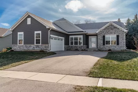 104 Reston Ct, Sycamore, IL 60178