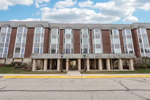 2500 Windsor Mall #1P, Park Ridge, IL 60068