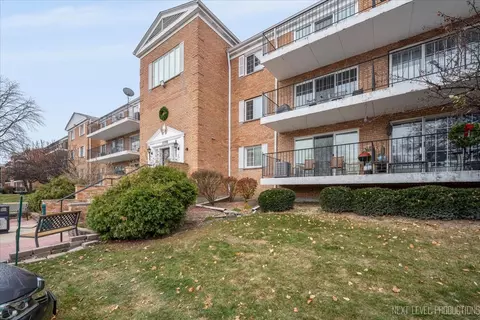 1110 N Farnsworth Ave #313, Aurora, IL 60505