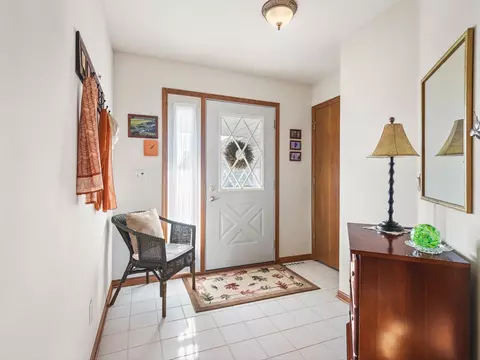Entry Way - 137 Lake Summerset Rd, Davis, IL 61019 photo 2 of 2