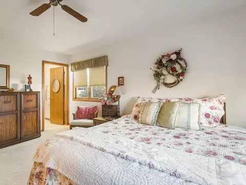 Bedroom - 137 Lake Summerset Rd, Davis, IL 61019 photo 2 of 4