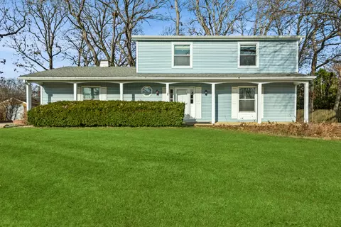 6806 Meadow Dr, Crystal Lake, IL 60012