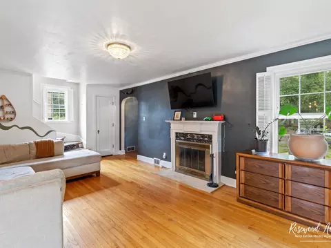 Living - 1163 S Poplar Ave, Kankakee, IL 60901 photo 2 of 2