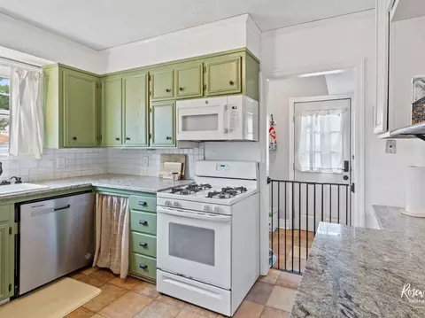 Kitchen - 1163 S Poplar Ave, Kankakee, IL 60901 photo 2 of 2