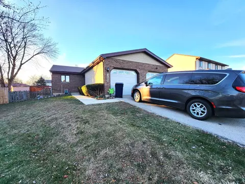 1020 Bent Tree Ct, Elgin, IL 60120