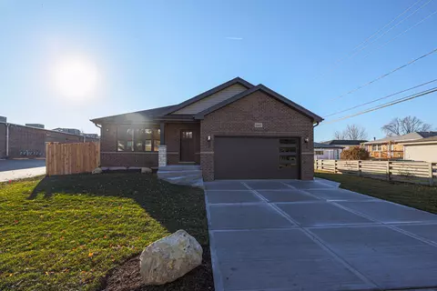 6445 Pamela Ln, Chicago Ridge, IL 60415
