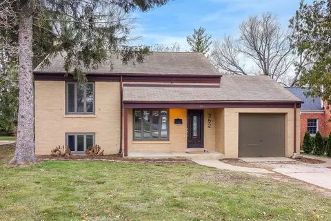 352 Windsor Ave, Glen Ellyn, IL 60137