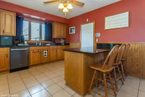 802 N Taylor St, Marengo, IL 60152 photo 5