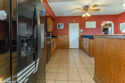 802 N Taylor St, Marengo, IL 60152 photo 3