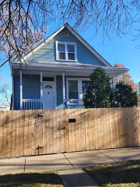 2215 N Moody Ave, Chicago, IL 60639