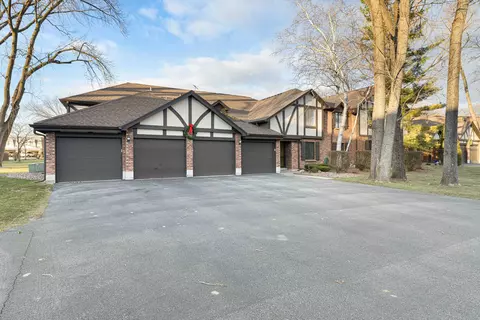 8244 Chestnut Dr #38A, Palos Hills, IL 60465