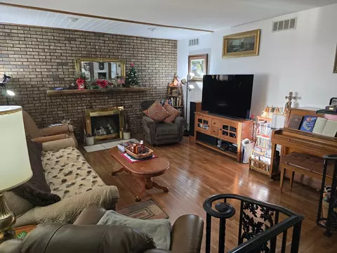 Living - 5 James Ct, Sidney, IL 61877 photo 2 of 2
