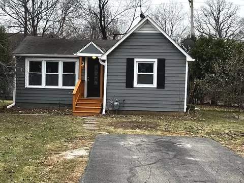 21091 W Marion Ave, Mundelein, IL 60060