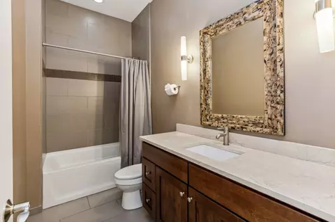 4831 S Champlain Ave, Chicago, IL 60615 photo 17
