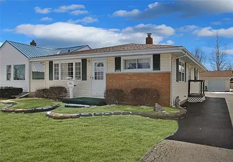 3009 Moultrie Ave, Mattoon, IL 61938