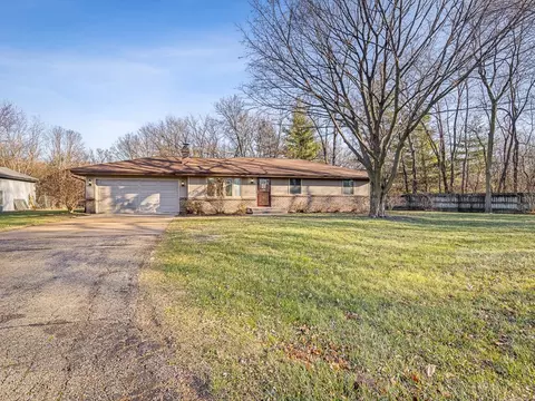 8755 Mariner Dr, Machesney Park, IL 61115