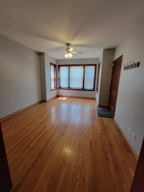 3017 N Gresham Ave, Chicago, IL 60618 photo 3