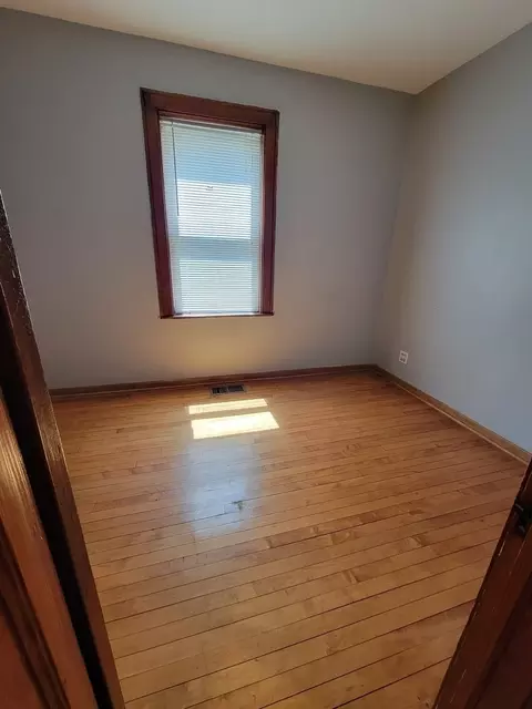 3017 N Gresham Ave, Chicago, IL 60618 photo 9