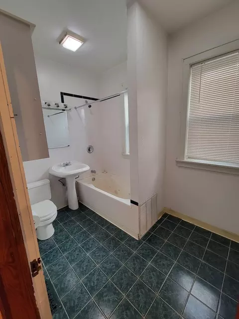 3017 N Gresham Ave, Chicago, IL 60618 photo 8