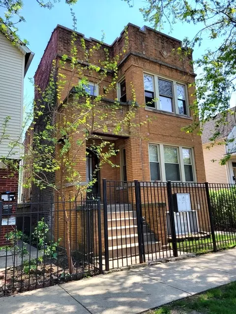 3017 N Gresham Ave, Chicago, IL 60618