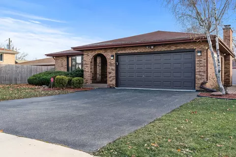 Exterior - 7325 W 82nd St, Bridgeview, IL 60455 photo 1 of 7
