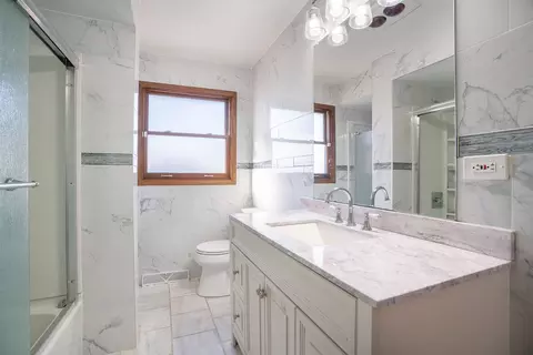 Bath - 7325 W 82nd St, Bridgeview, IL 60455 photo 3 of 4