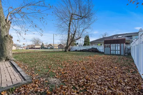 Exterior - 7325 W 82nd St, Bridgeview, IL 60455 photo 5 of 7