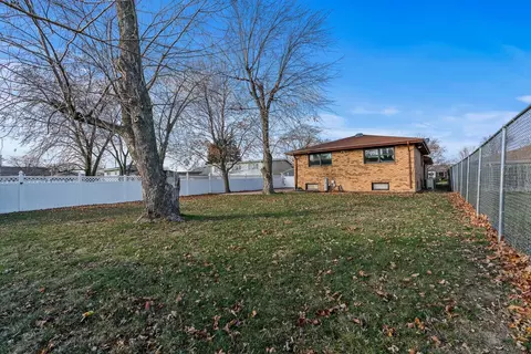 Exterior - 7325 W 82nd St, Bridgeview, IL 60455 photo 6 of 7