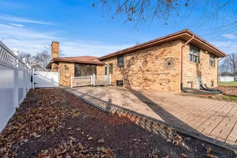 Exterior - 7325 W 82nd St, Bridgeview, IL 60455 photo 4 of 7