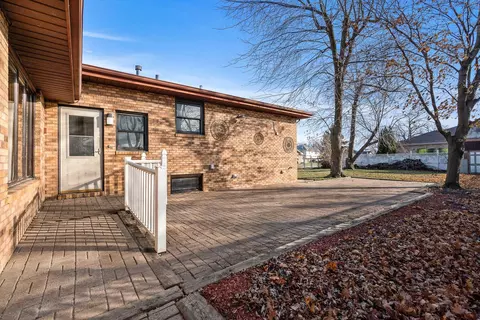 Exterior - 7325 W 82nd St, Bridgeview, IL 60455 photo 3 of 7