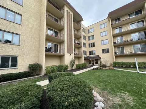 6433 W Belle Plaine Ave #409, Chicago, IL 60634